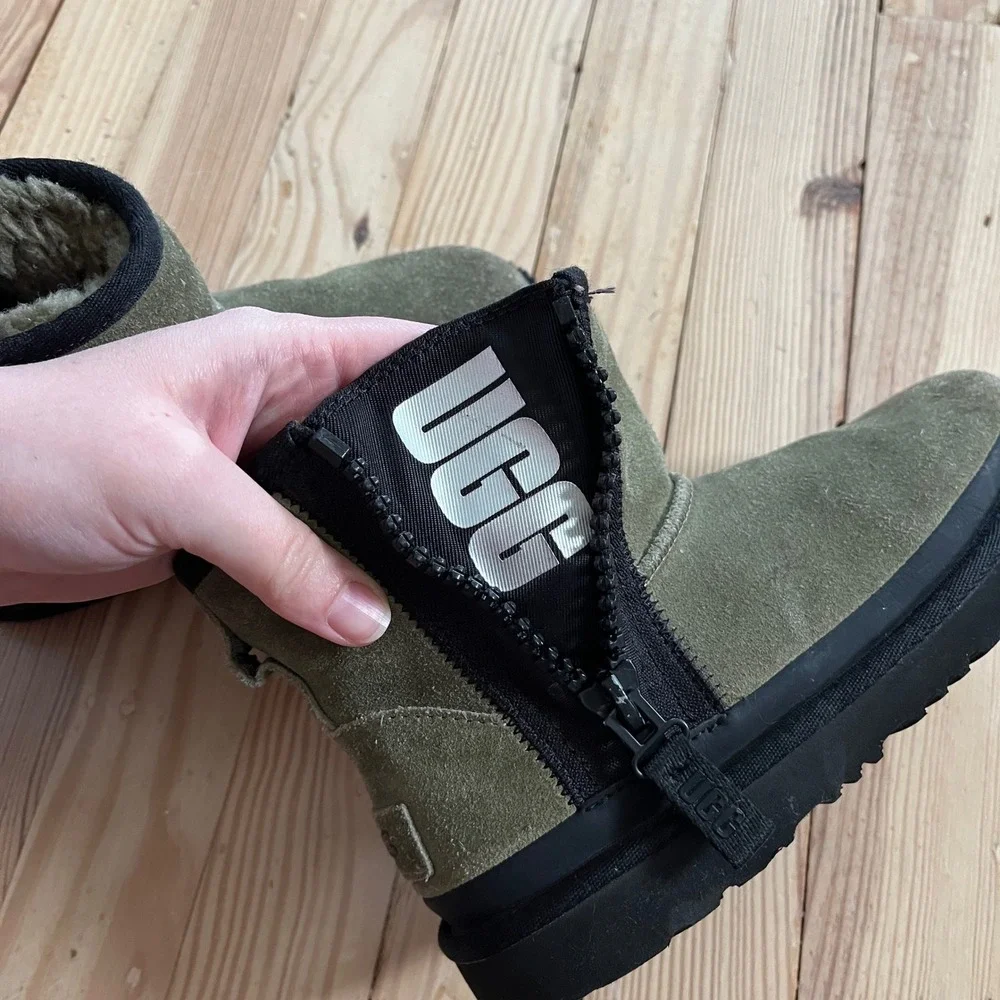 UGG Classic Mini Side Zipper Tape Logo burnt Olive Green Suede Boots Kids Size 2